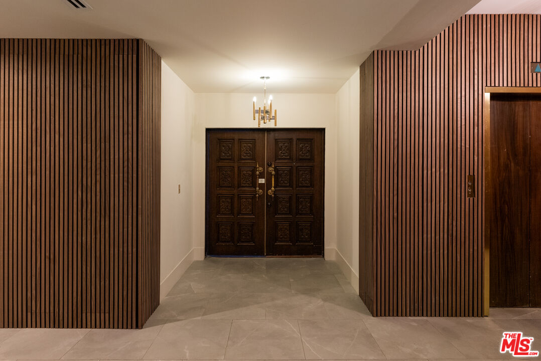 339 N Palm Dr Unit: 202