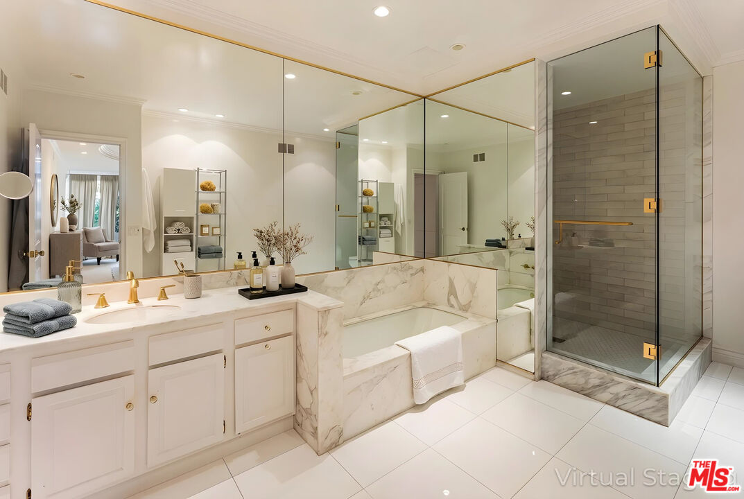 339 N Palm Dr Unit: 202