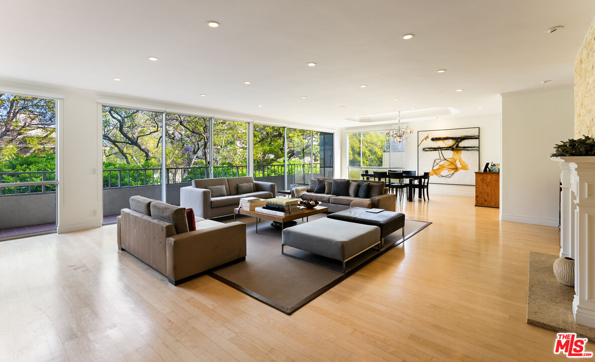 339 N Palm Dr Unit: 202