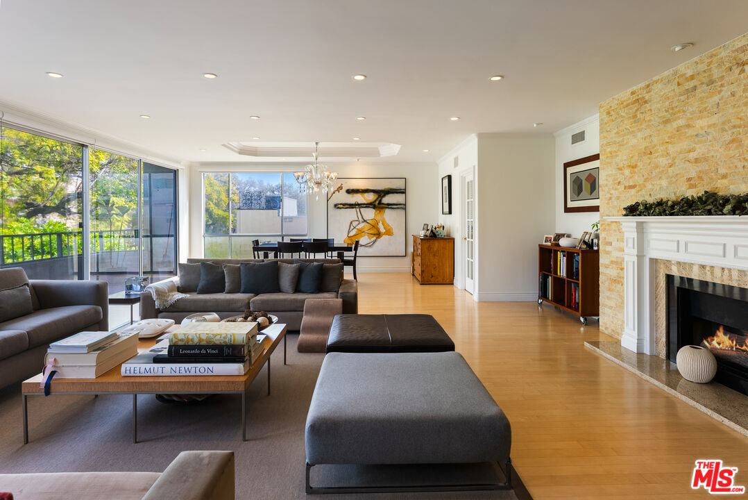 339 N Palm Dr Unit: 202