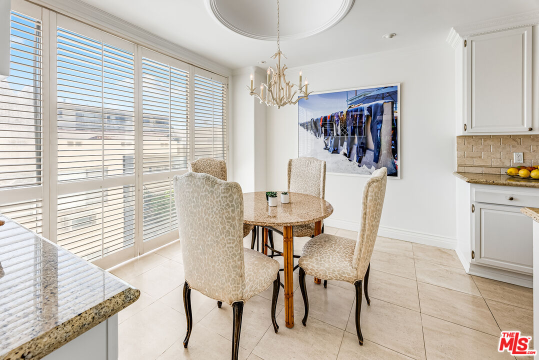 339 N Palm Dr Unit: 202