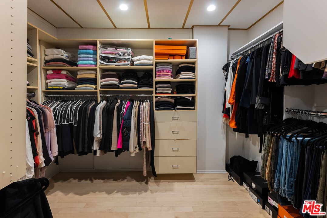 339 N Palm Dr Unit: 202