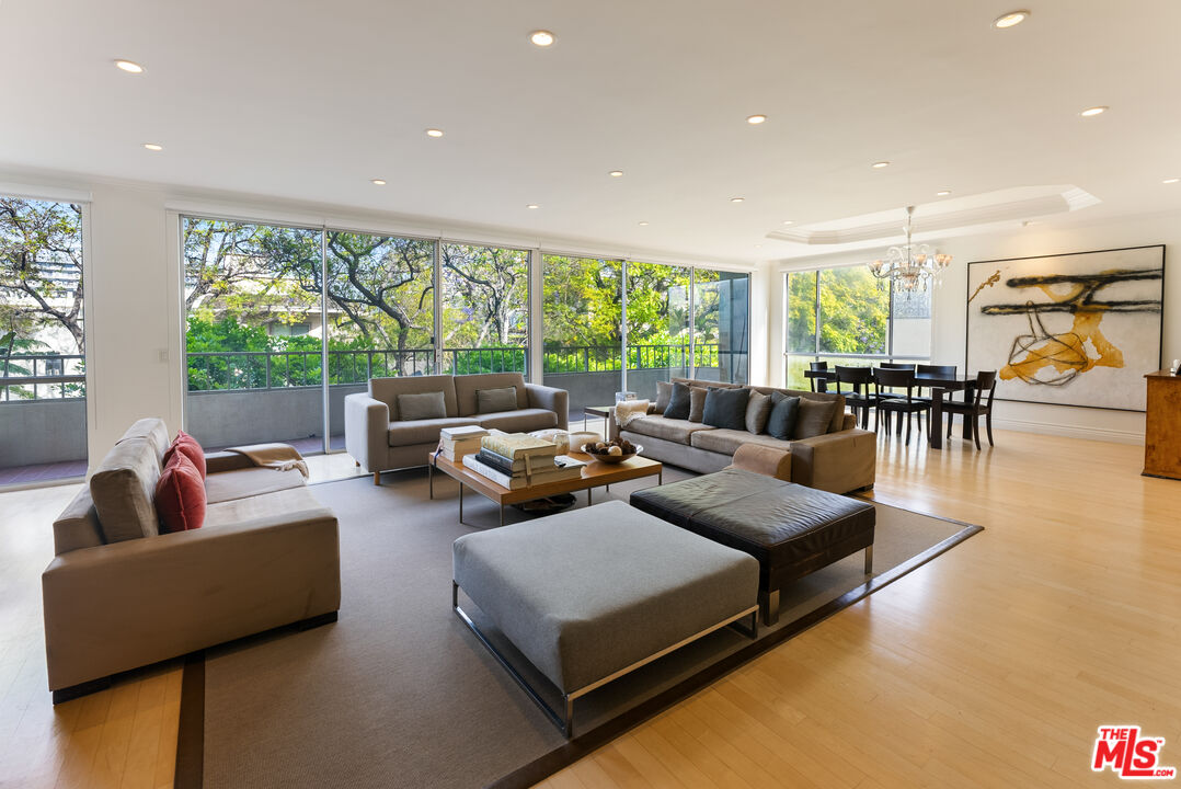 339 N Palm Dr Unit: 202