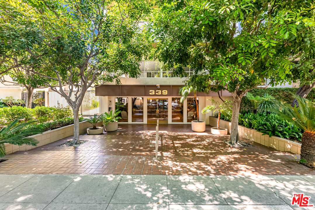 339 N Palm Dr Unit: 202