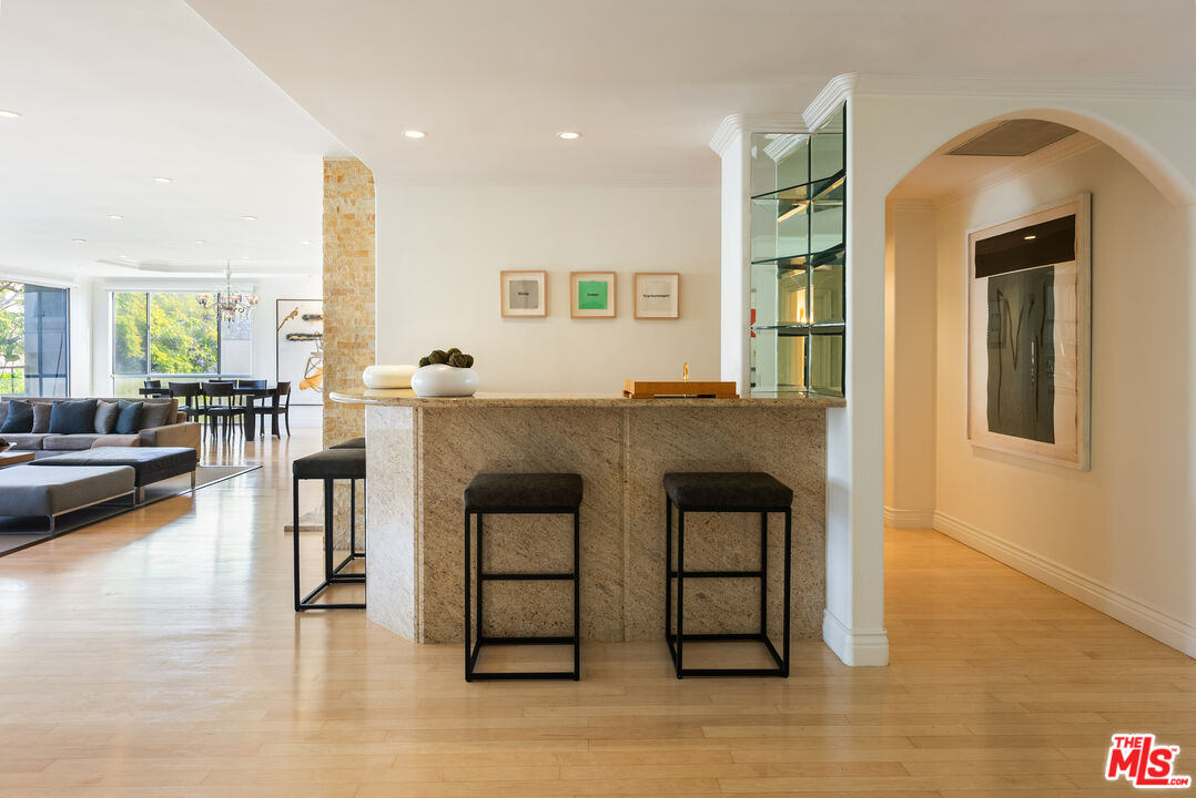 339 N Palm Dr Unit: 202