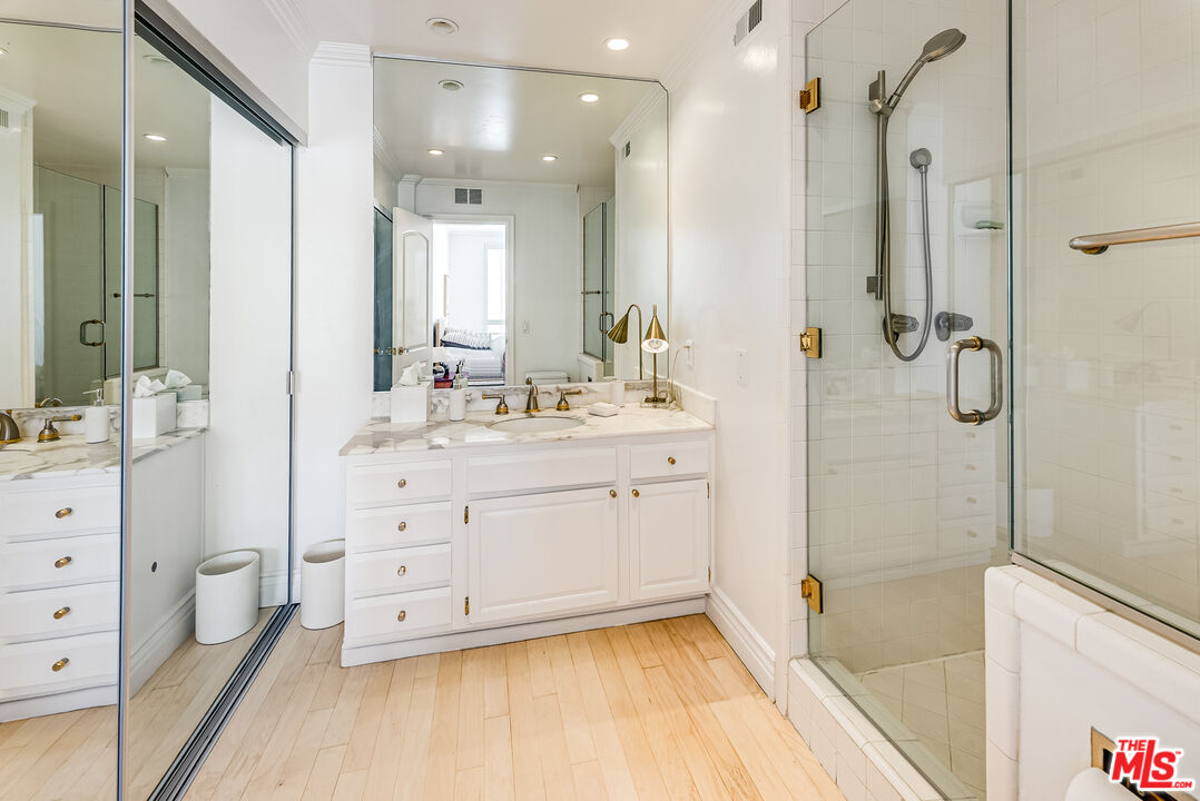 339 N Palm Dr Unit: 202