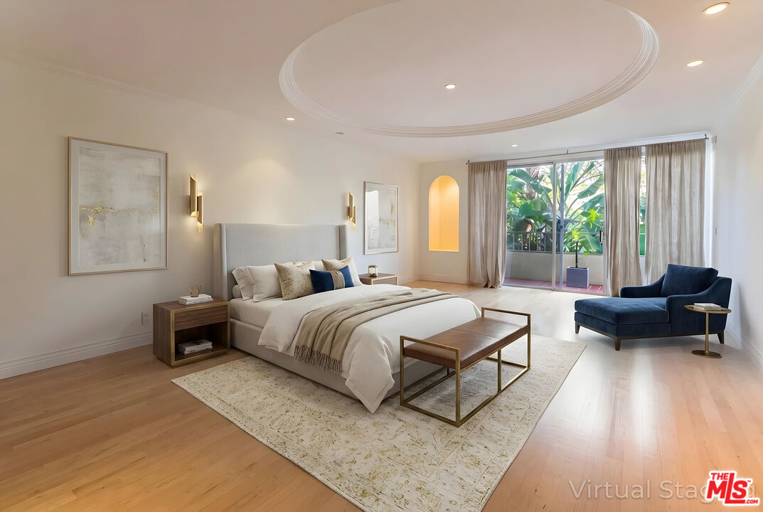 339 N Palm Dr Unit: 202