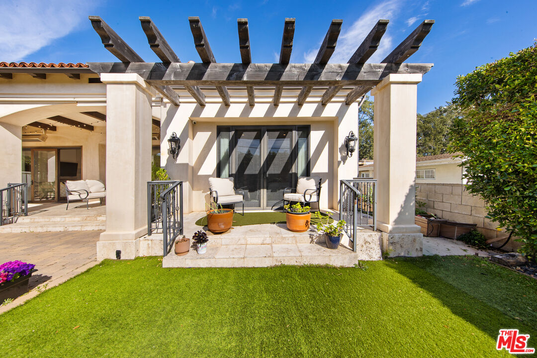 1148 Centinela Ave