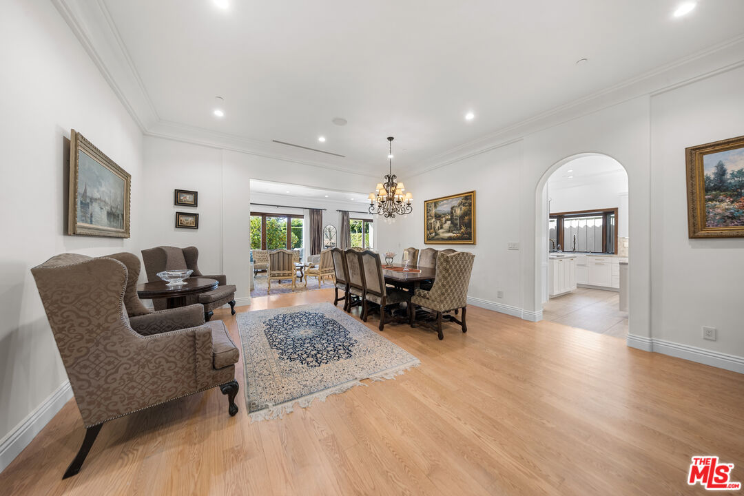 1148 Centinela Ave
