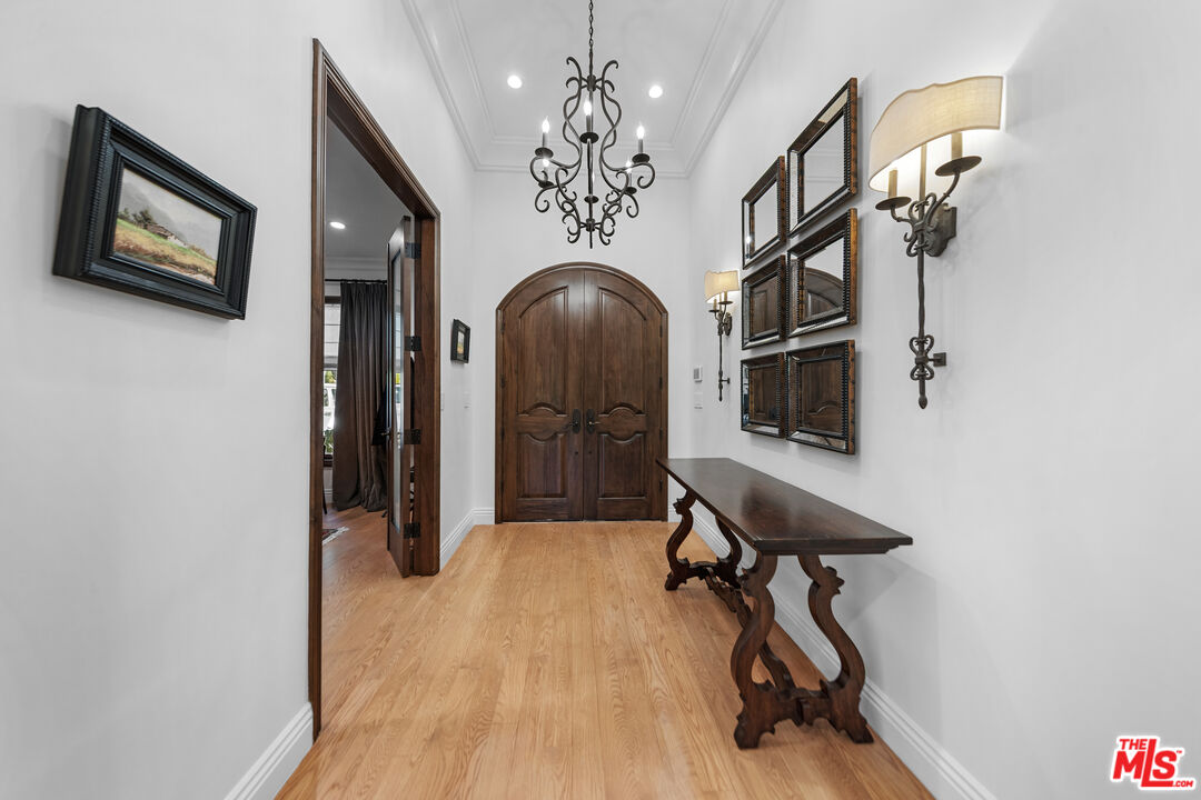 1148 Centinela Ave