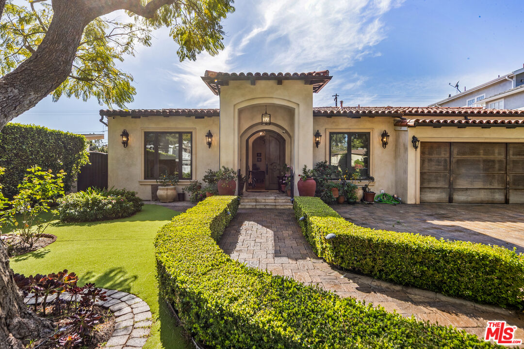 1148 Centinela Ave
