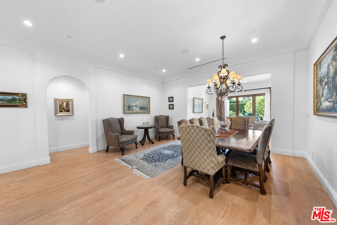 1148 Centinela Ave