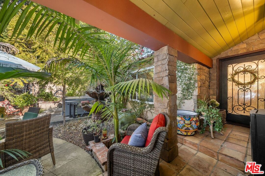 1538 N Crescent Heights Blvd