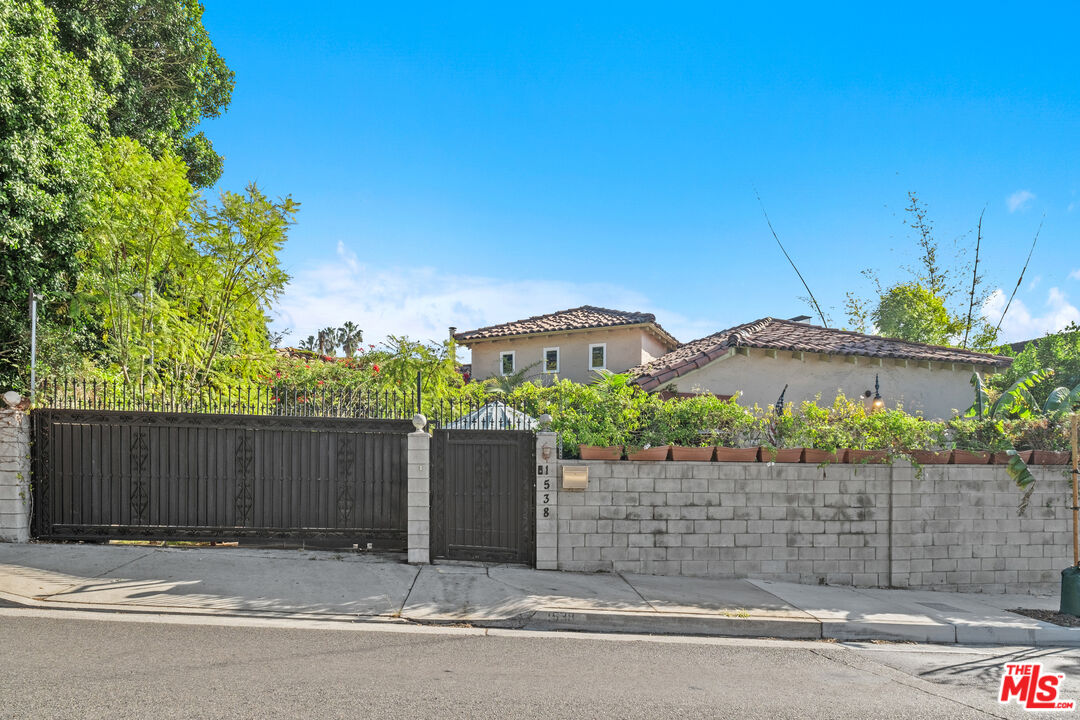 1538 N Crescent Heights Blvd