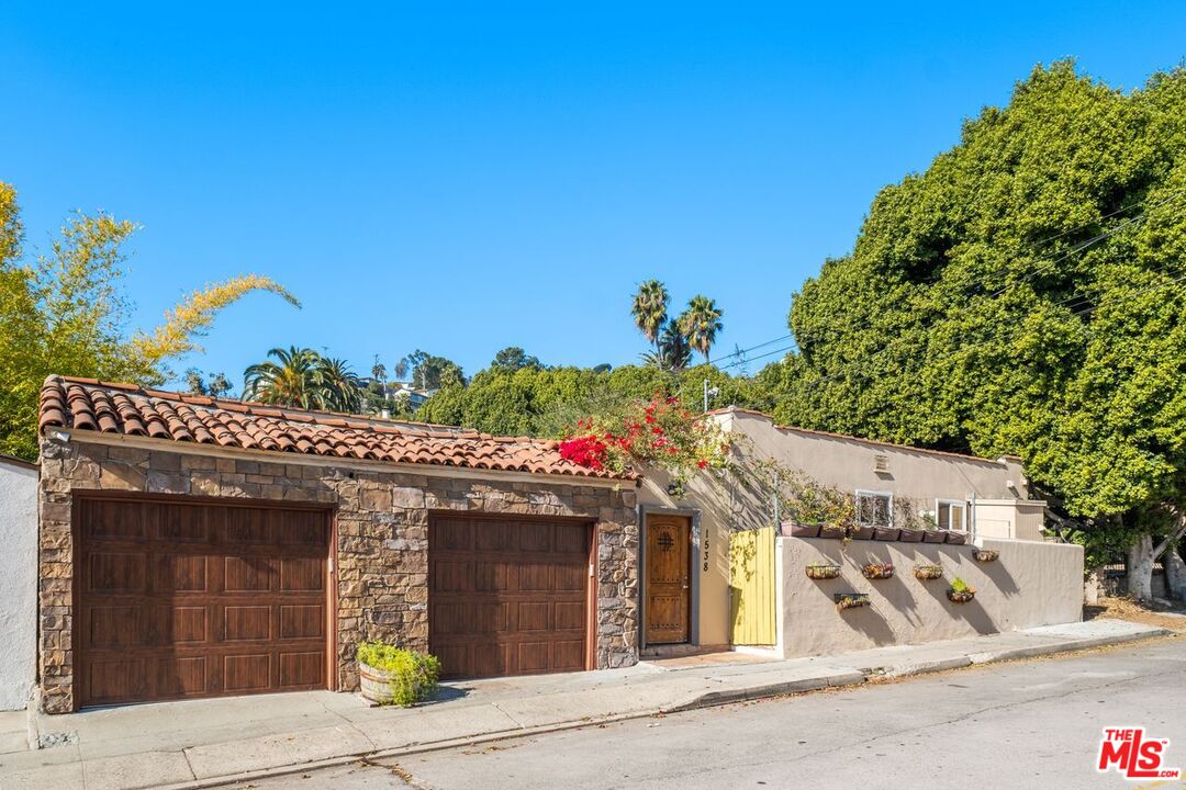 1538 N Crescent Heights Blvd