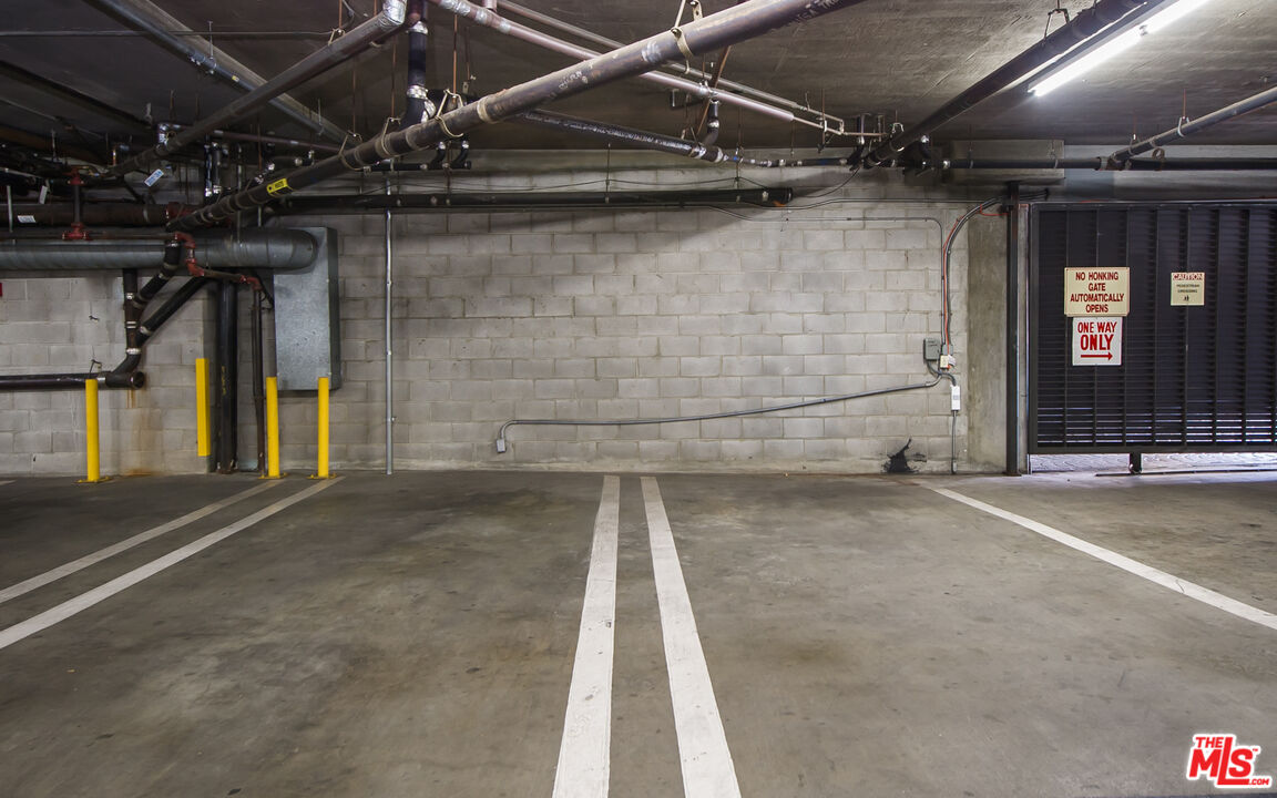 200 N Swall Dr Unit: 553