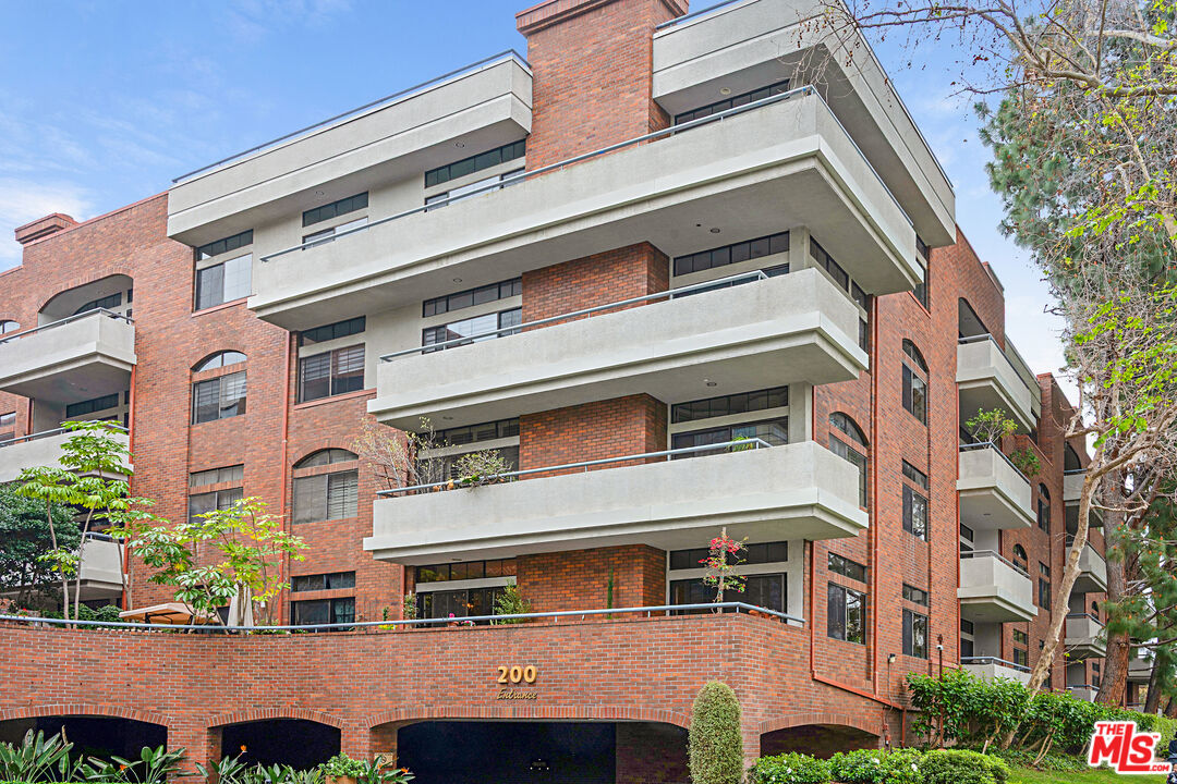 200 N Swall Dr Unit: 553