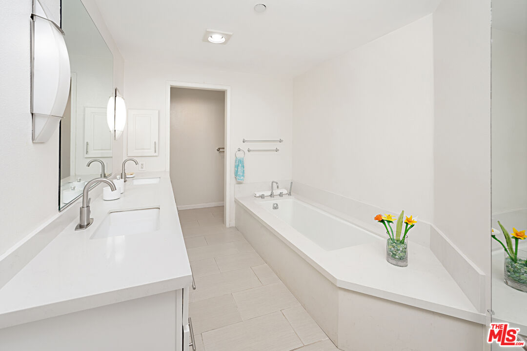 200 N Swall Dr Unit: 553