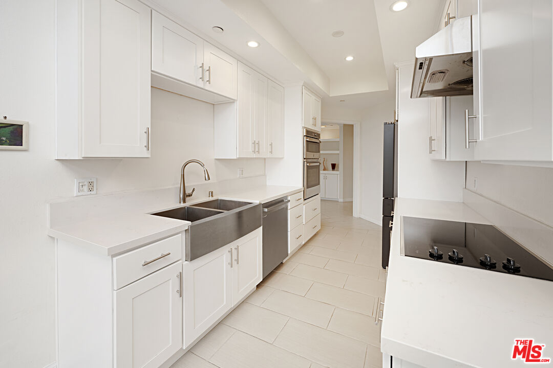 200 N Swall Dr Unit: 553