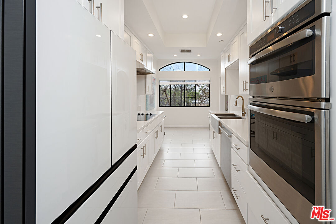 200 N Swall Dr Unit: 553