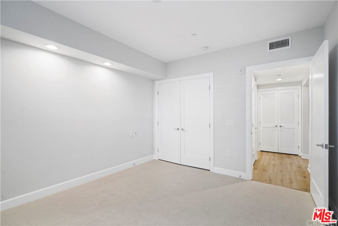 5015 Balboa Blvd Unit: 103