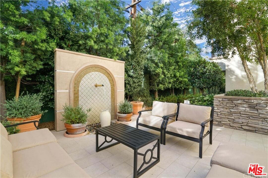 5015 Balboa Blvd Unit: 103