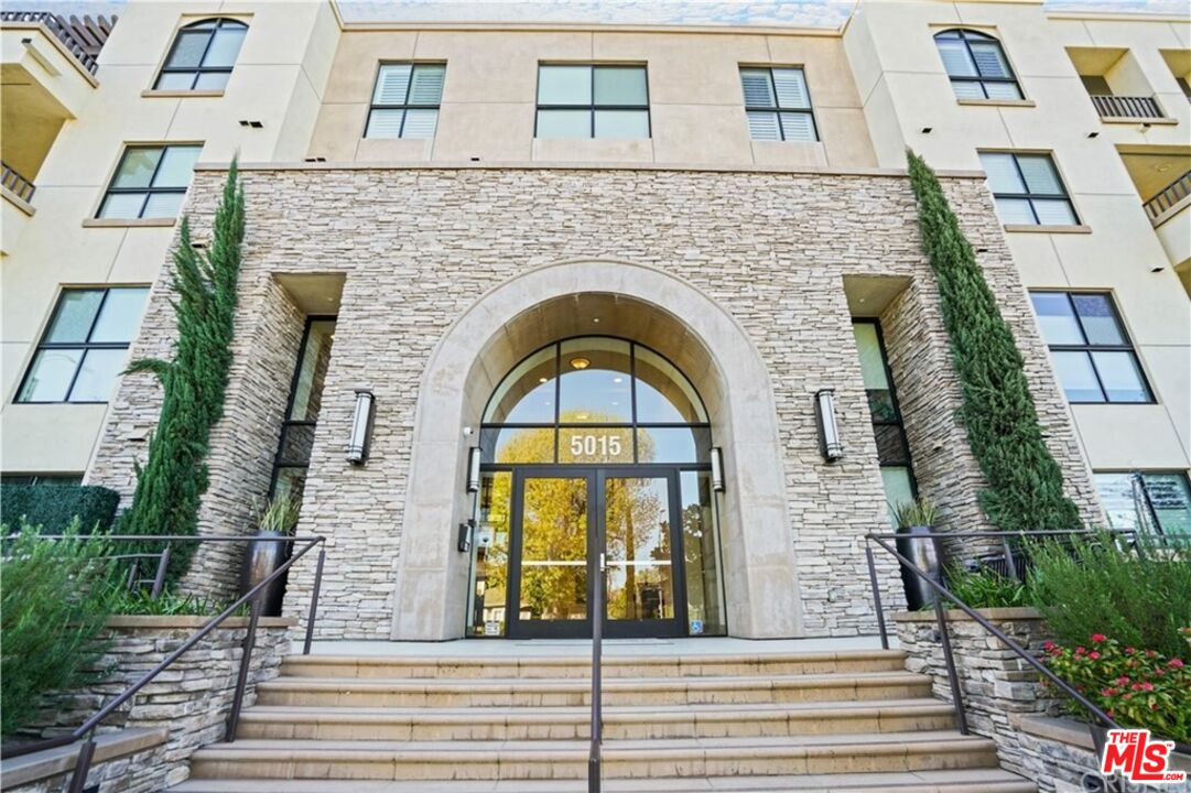 5015 Balboa Blvd Unit: 103