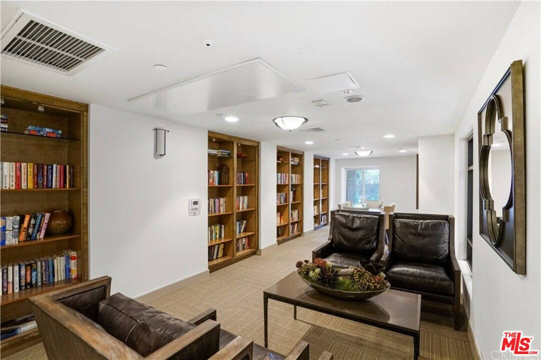 5015 Balboa Blvd Unit: 103