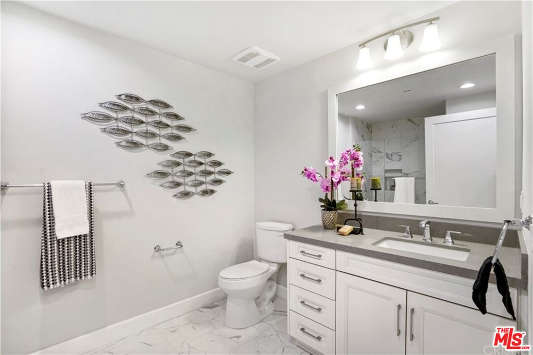 5015 Balboa Blvd Unit: 103