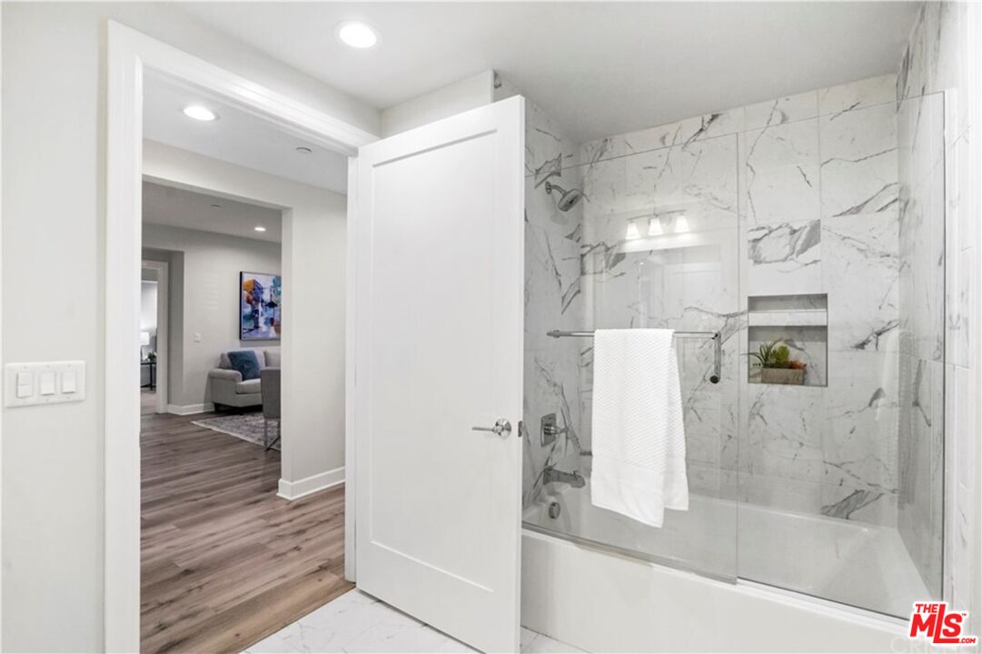 5015 Balboa Blvd Unit: 103