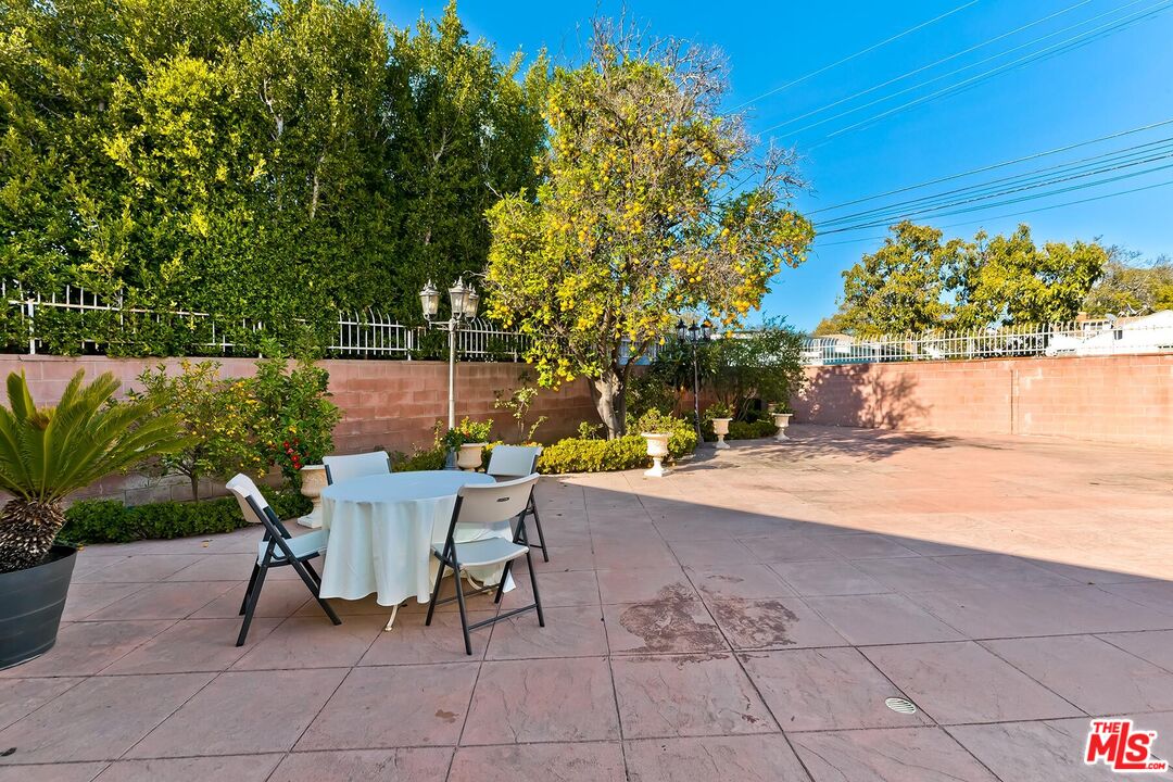 2658 Westwood Blvd