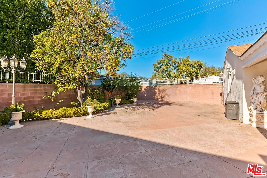 2658 Westwood Blvd