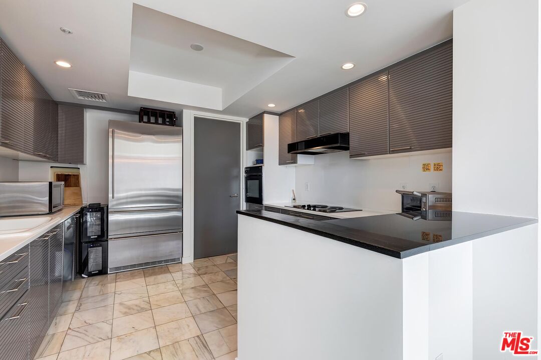 10520 Wilshire Blvd Unit: 1207