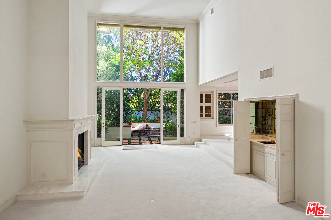 12386 Ridge Cir