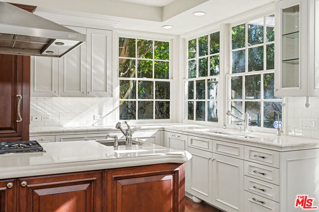 12386 Ridge Cir