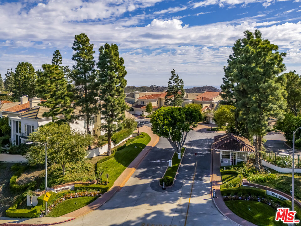 12386 Ridge Cir