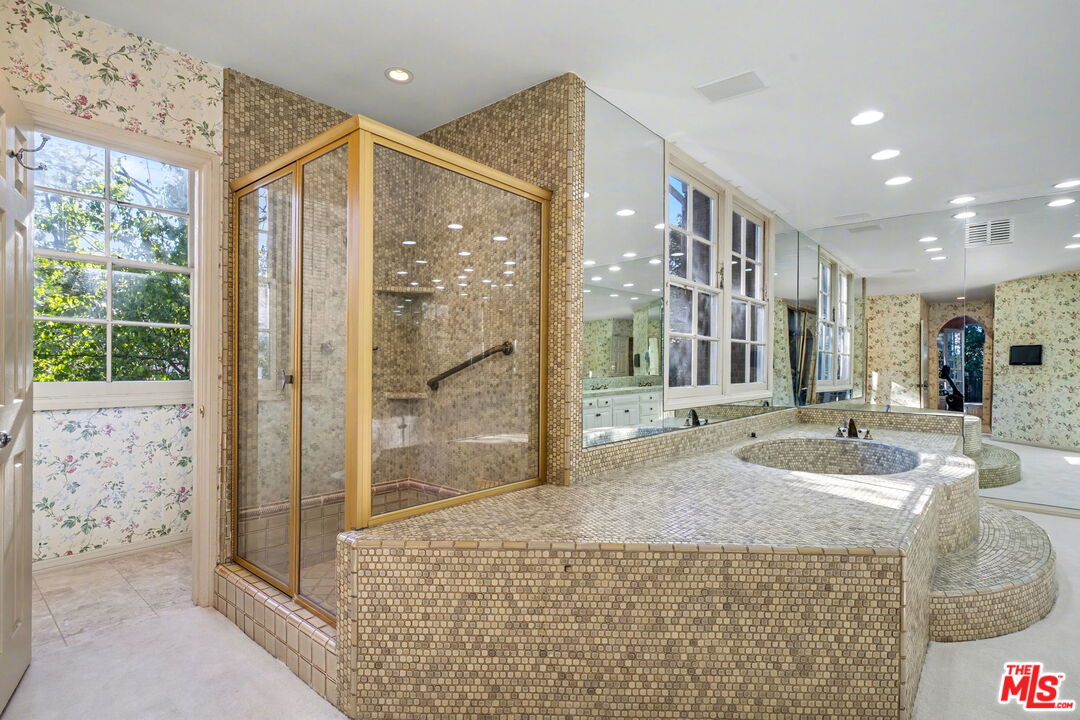 12386 Ridge Cir