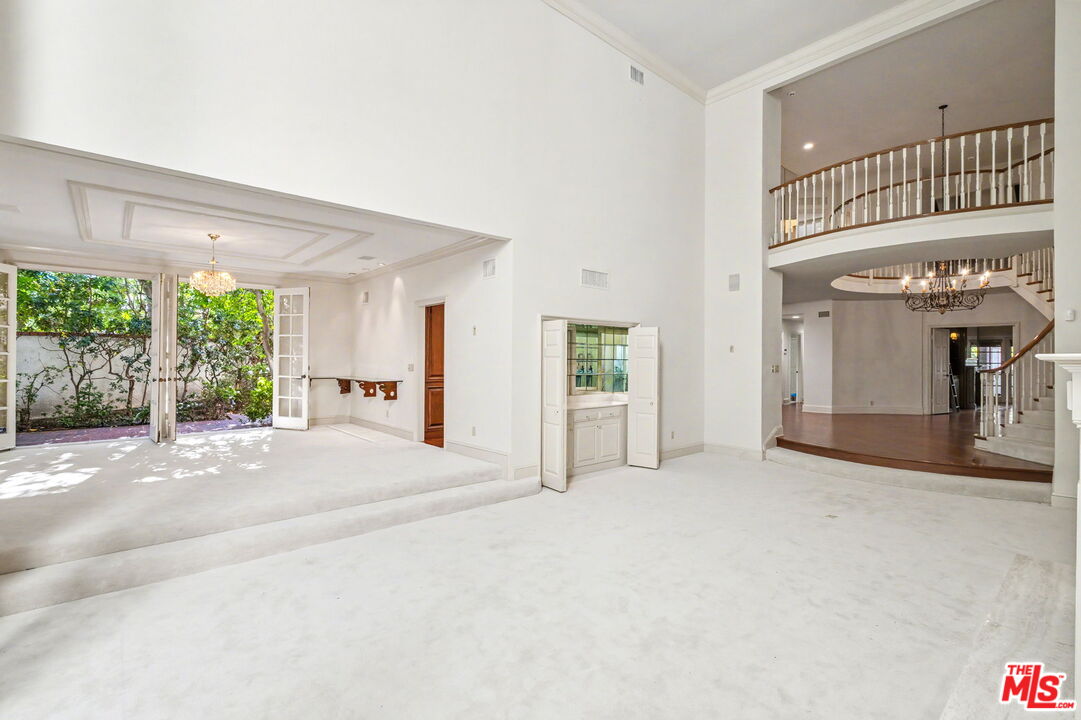 12386 Ridge Cir