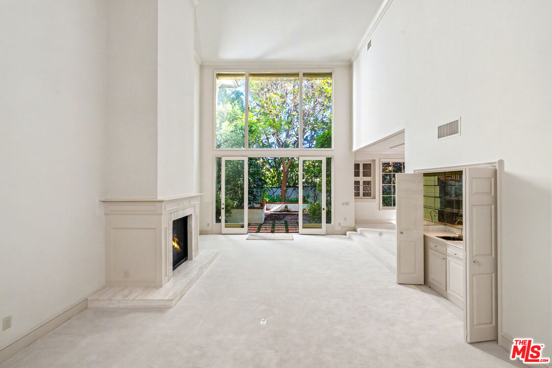 12386 Ridge Cir