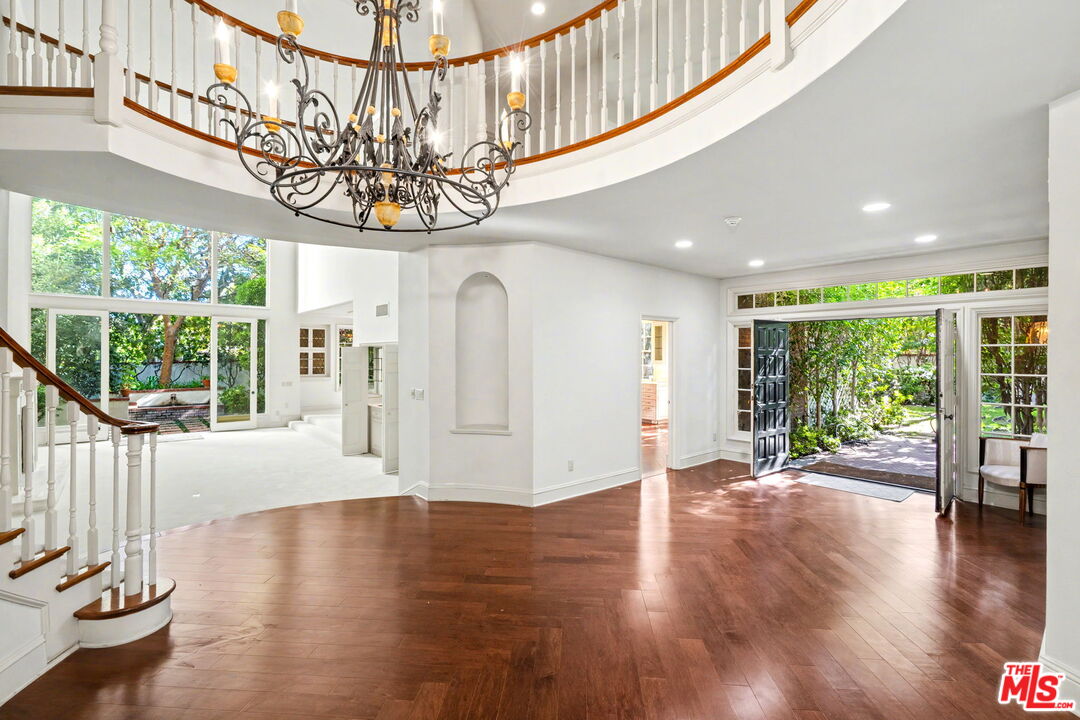12386 Ridge Cir