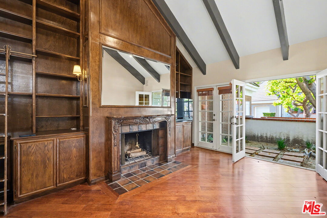 12386 Ridge Cir