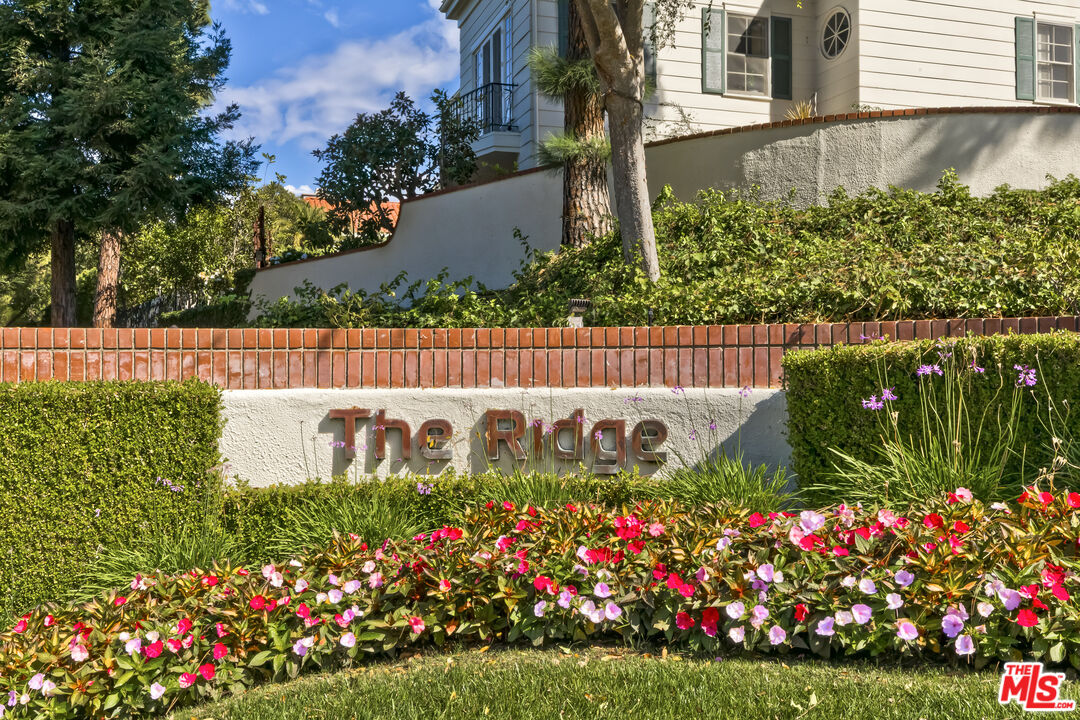12386 Ridge Cir
