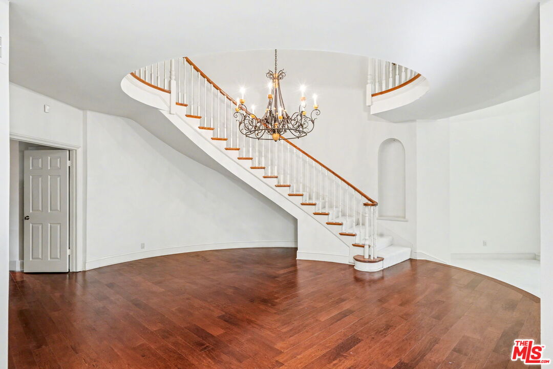 12386 Ridge Cir