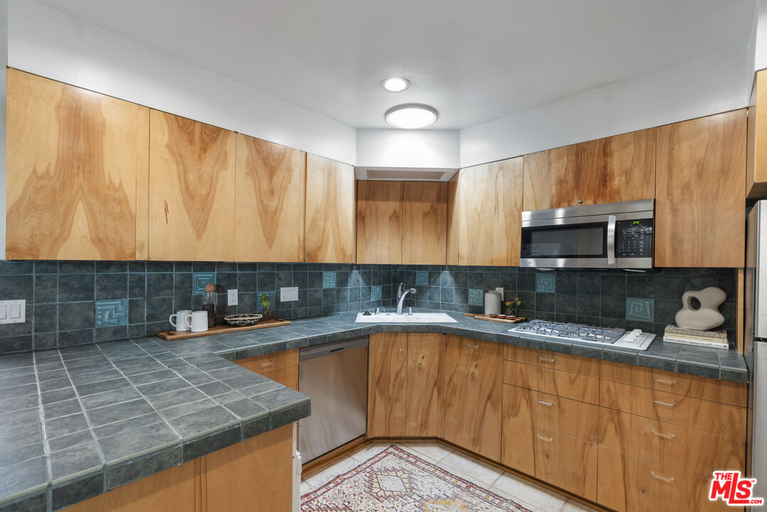 9010 Norma Pl
