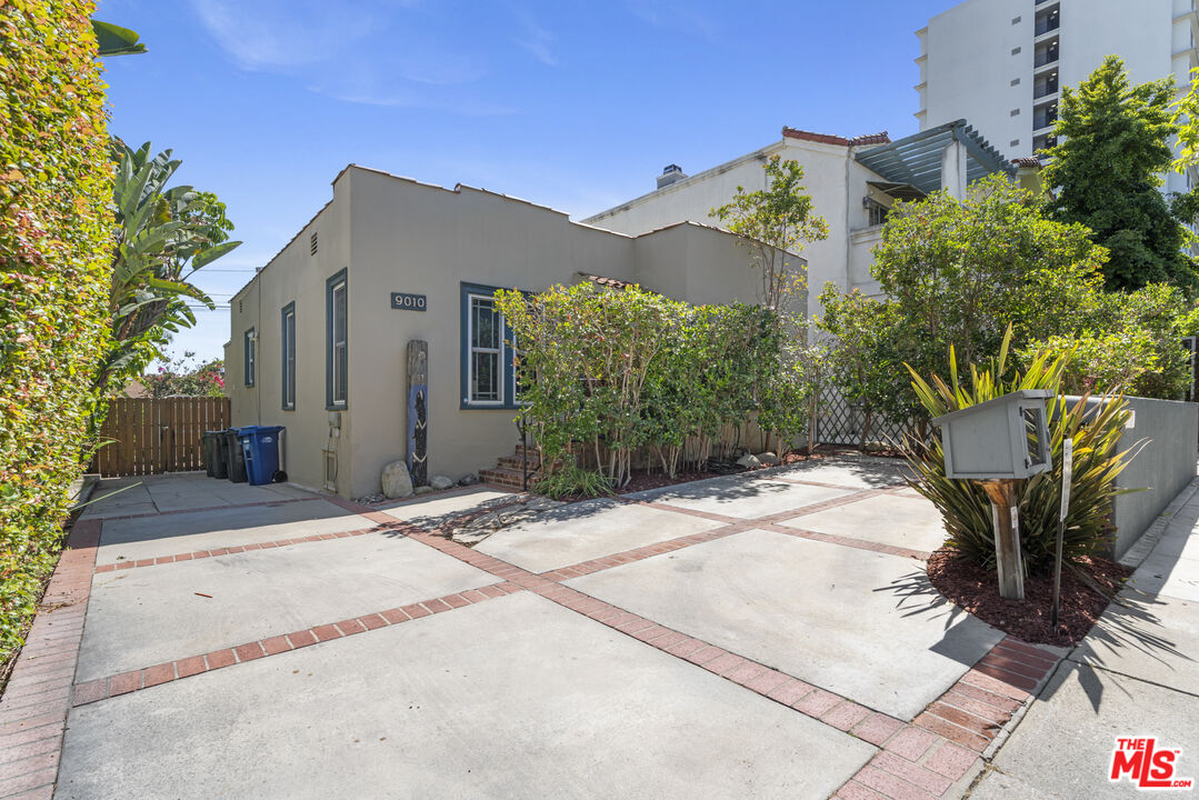 9010 Norma Pl