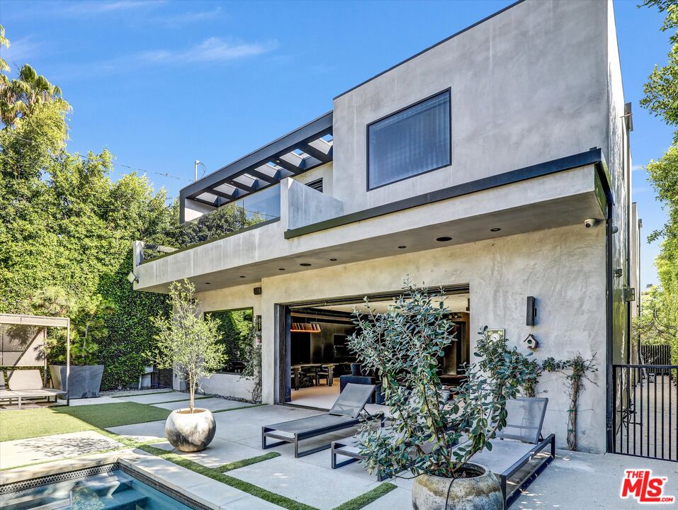 537 N Alta Vista Blvd