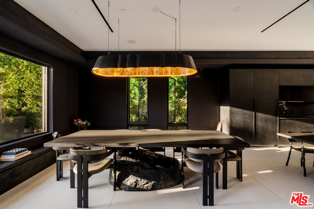 537 N Alta Vista Blvd