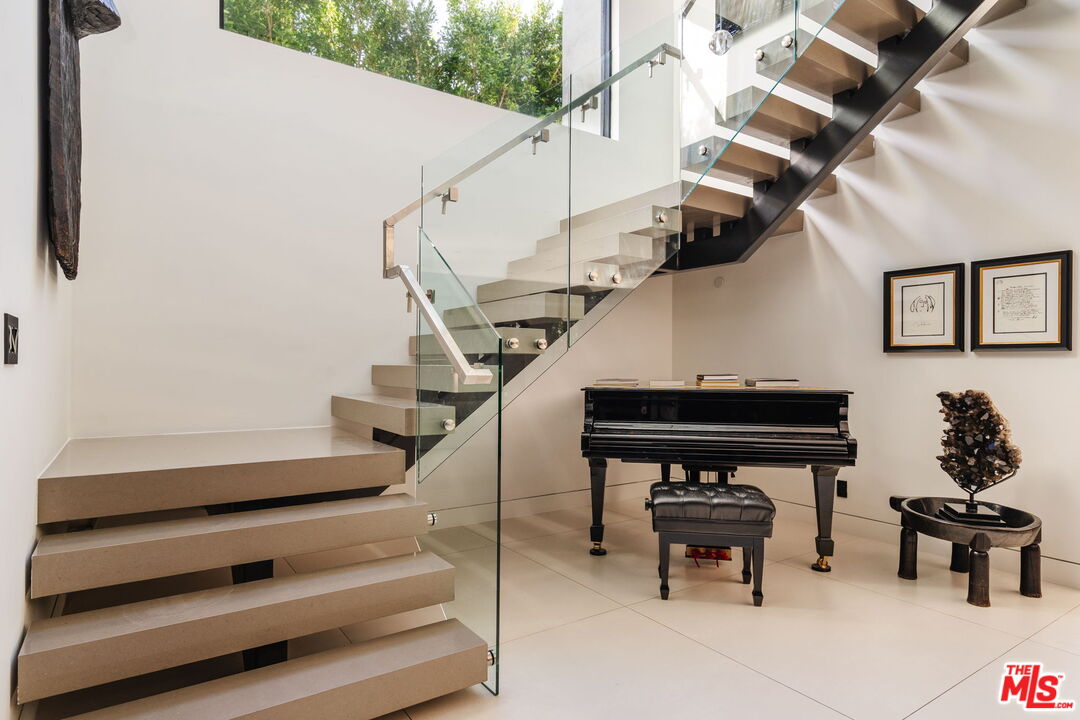 537 N Alta Vista Blvd