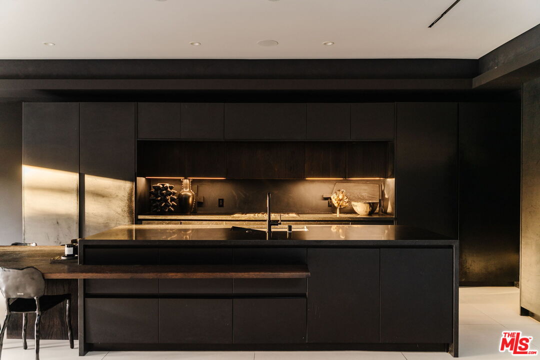 537 N Alta Vista Blvd