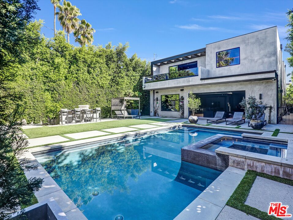 537 N Alta Vista Blvd